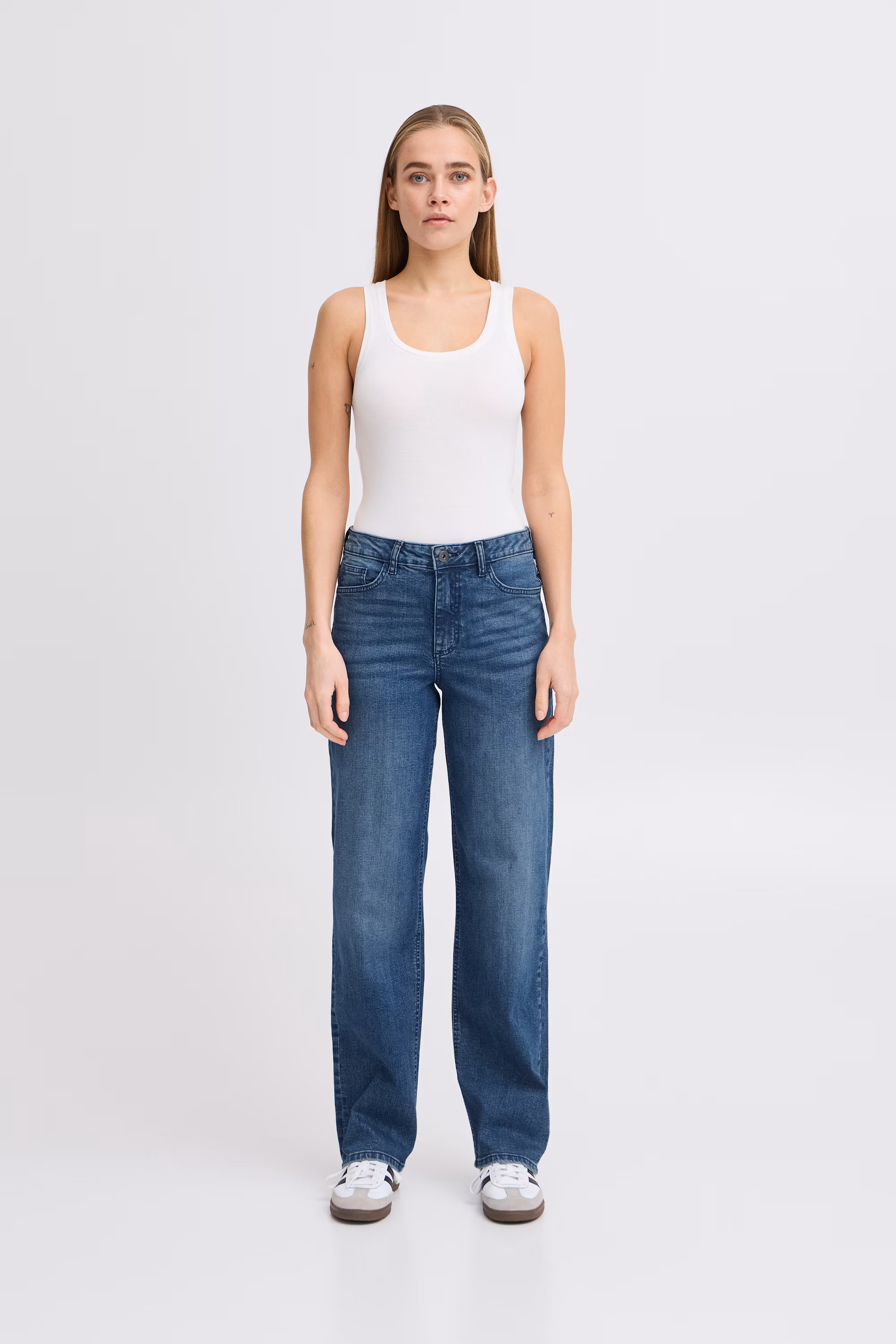 IHTWIGGY Straight Leg Medium Blue Jeans